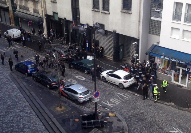 Paris’te  karakola girmeye çalışan şahıs  öldürüldü.