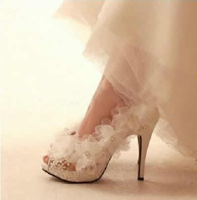 dantel çiçekli detaylı gelin ayakkabısı